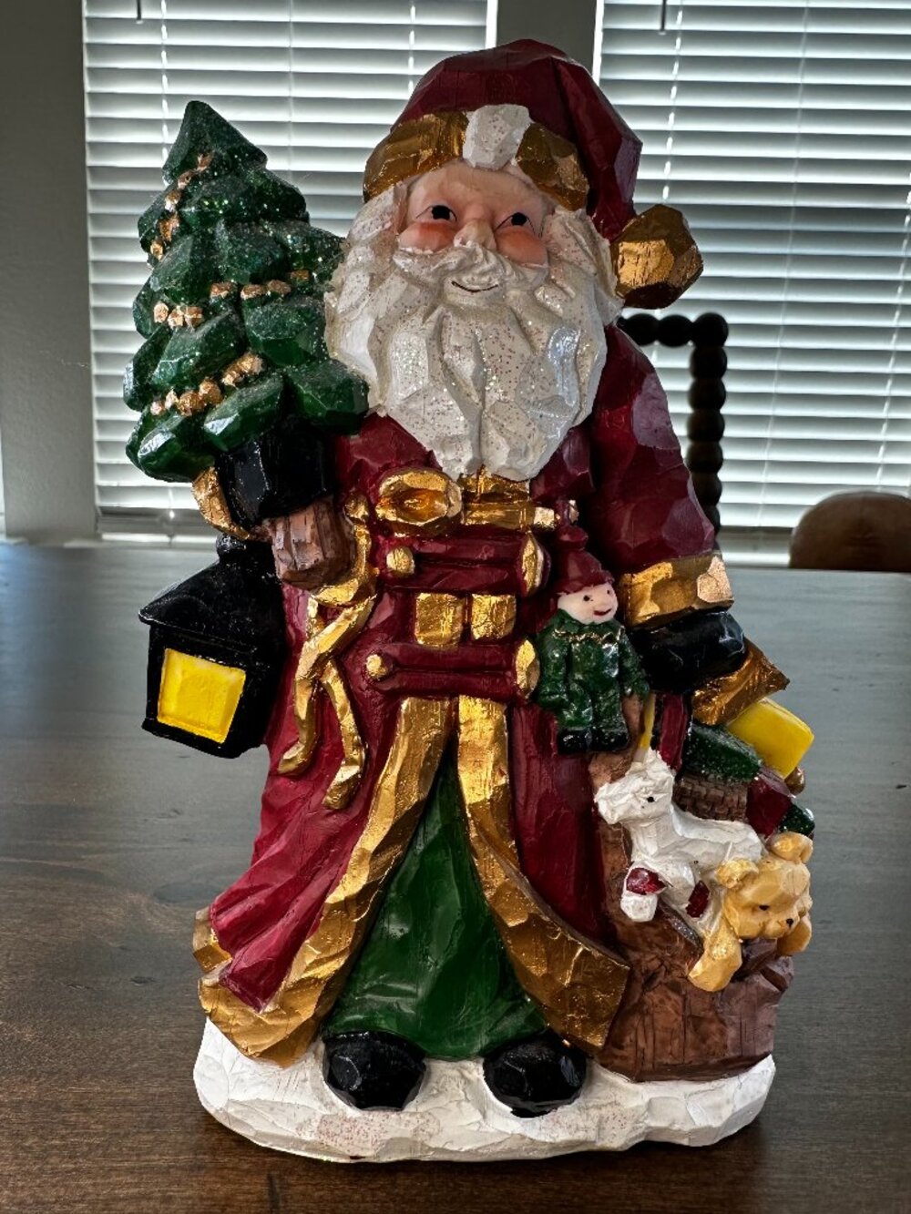 Old World Santa Claus Resin Figurine Faux Wood Carved Christmas Decor 7.5" x 5"